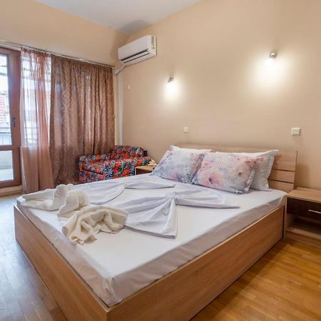 Azure Pretty Apartment Top Location Near Sea Garden Burgas City Eksteriør billede