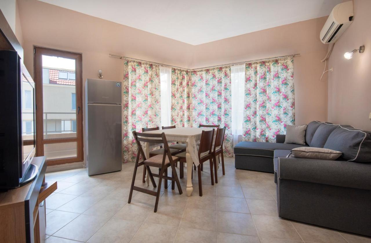 Azure Pretty Apartment Top Location Near Sea Garden Burgas City Eksteriør billede