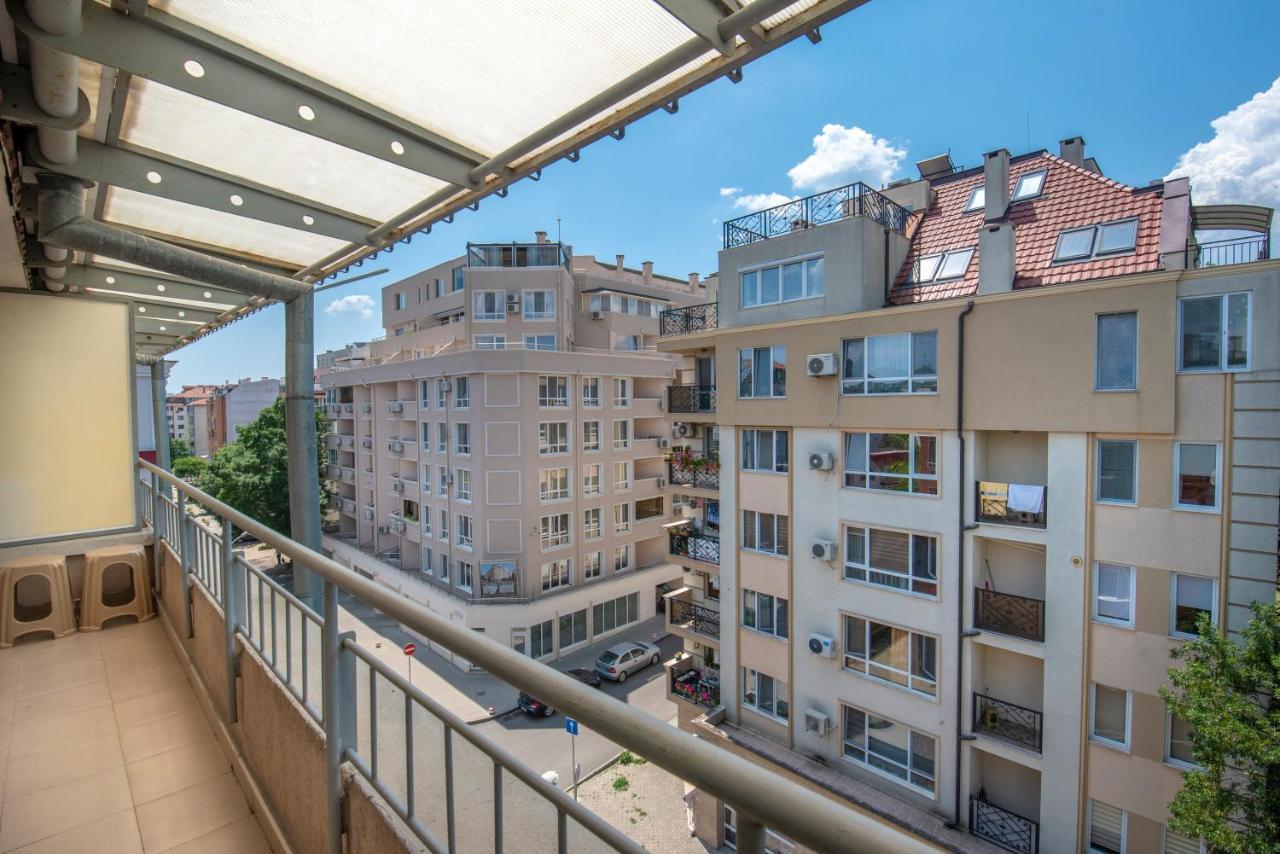 Azure Pretty Apartment Top Location Near Sea Garden Burgas City Eksteriør billede